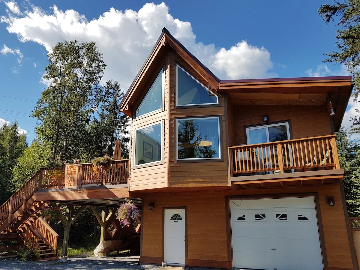 Eagles Aerie Chalet - All 2nd Floor Accommodations Above Garage