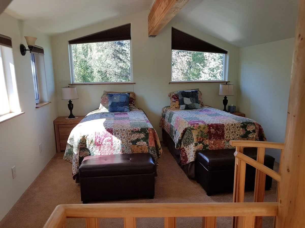 Eagles Aerie Chalet - Twin Beds In Loft