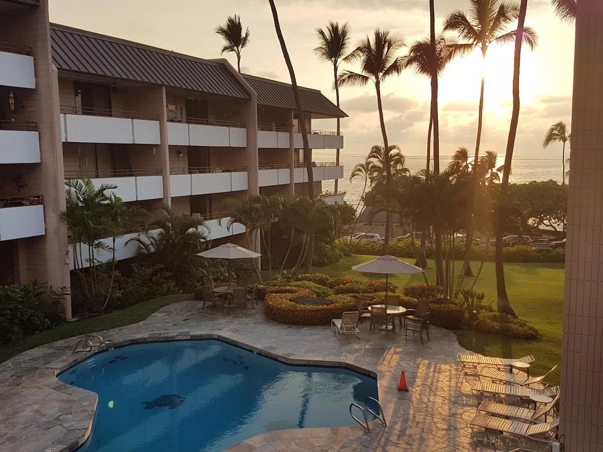 Kona White Sands Village Condo - Sunset View From Lanai Pool Hot Tub In Courtyard