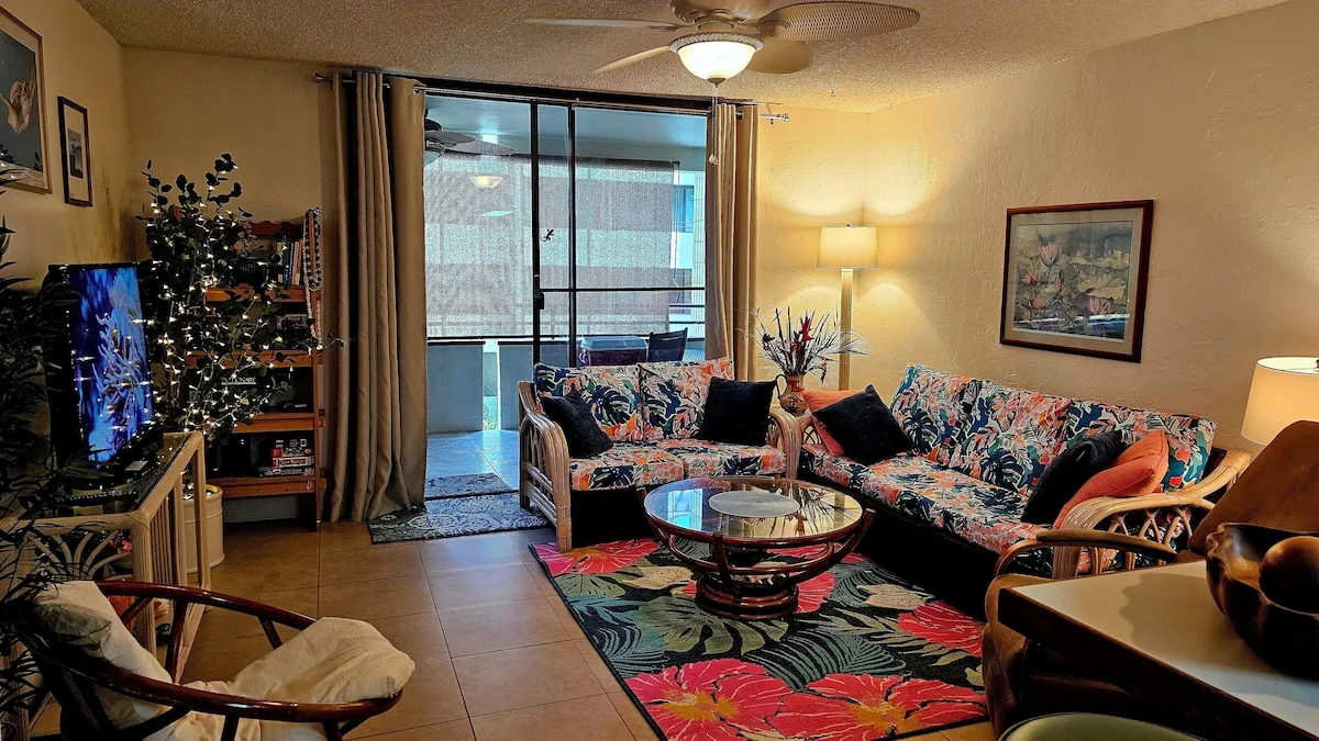 Kona White Sands Village Condo - Living Area