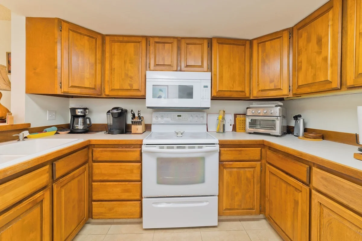 Kona White Sands Village Condo - Private Kitchen