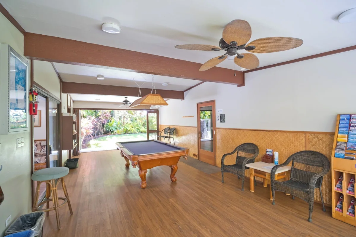 Kona White Sands Village Condo - Sauna Lobby