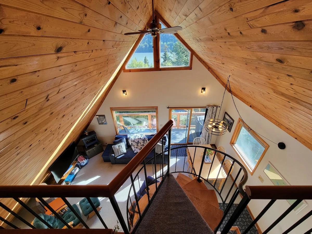 Stellar Jay Chalet - Loft View Of Living Room