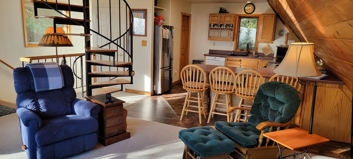Stellar Jay Chalet - Full Kitchen Living Room Spiral Stairs To Loft