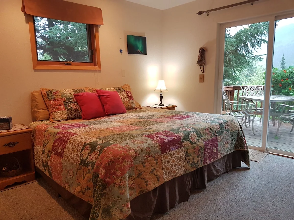 Stellar Jay Chalet - 1st Floor King Bed Or 2 Twins Off Family Room W Deck And Hot Tub Access
