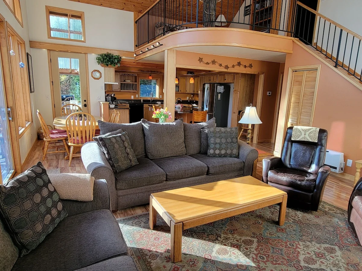 Wild Rose Chalet - Living Dining Kitchen On Main Floor