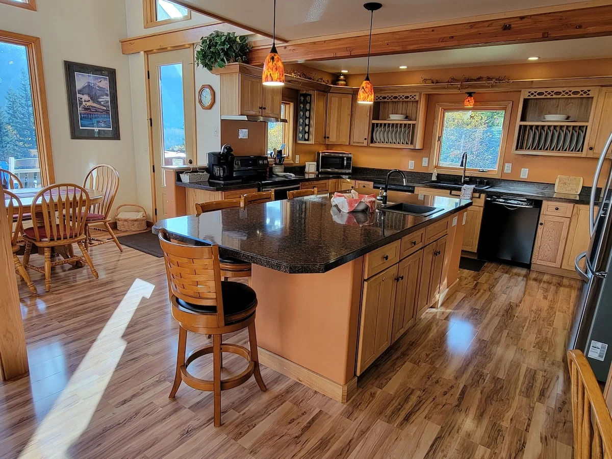 Wild Rose Chalet - Private Kitchen