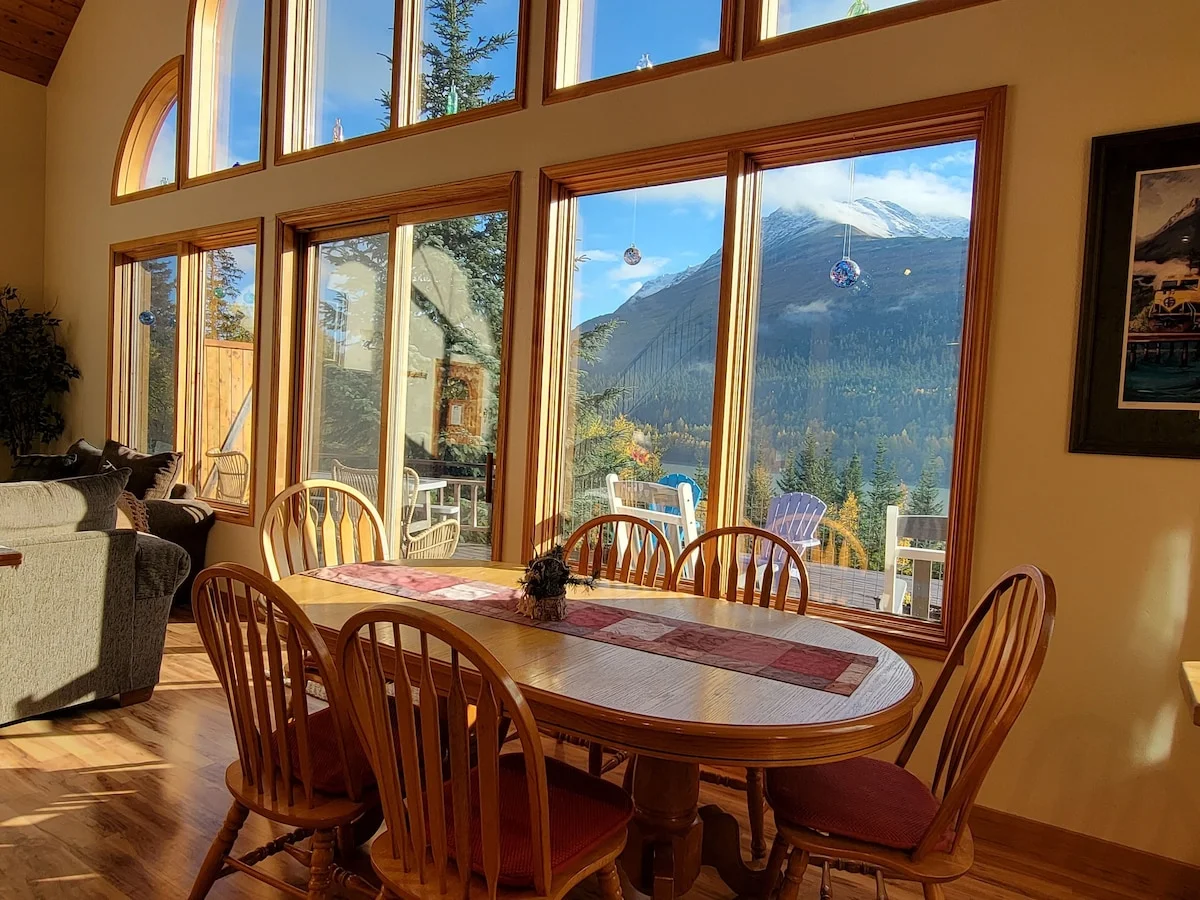 Wild Rose Chalet - Dining Table Seats Eight