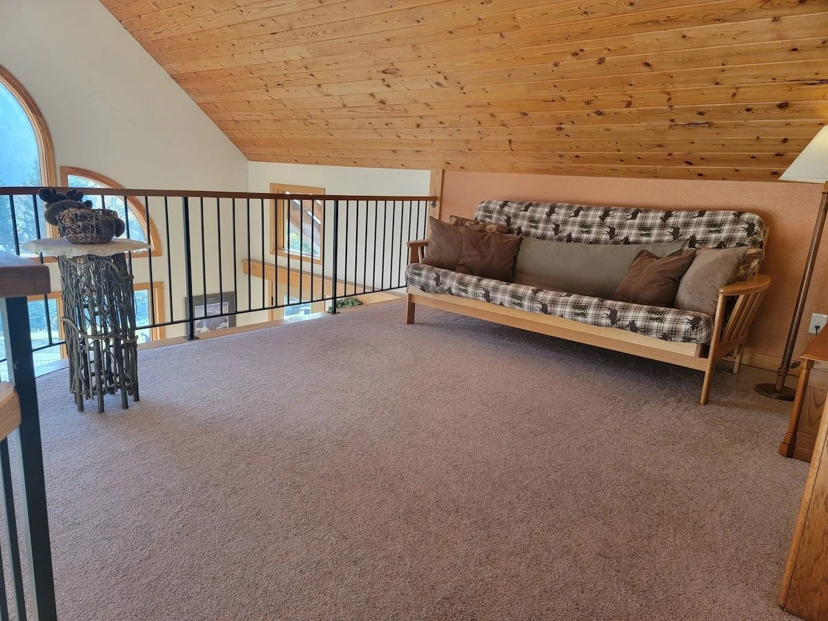 Wild Rose Chalet - Balcony Outside Suite With Queen Innerspring Futon